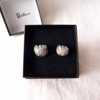 【天然石刺繍／ピアス】Labradorite × Pearl Earringsの画像