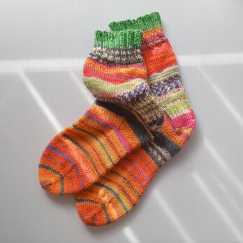 ウールの手編み靴下「童話の森」の画像
