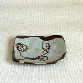 長方皿（鉄絵梅b）の画像