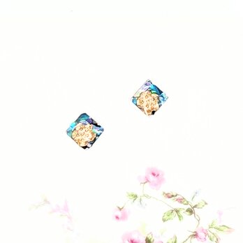 ゴールドの花とブルースクエア螺鈿のピアスイヤリング1560の画像