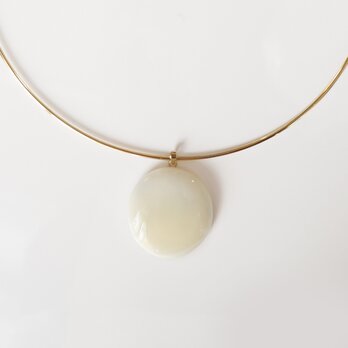 Glass necklace whiteの画像