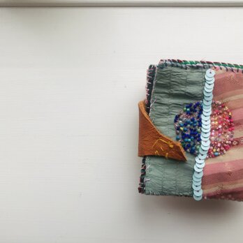 財布　布財布　ハンドメイド　手縫い　刺繍　パッチワーク　二つ折り　1916の画像