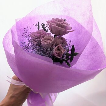 プリザーブドフラワーパープルローズ5輪と小花のふんわり花束（花束ラッピング）の画像