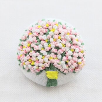 刺繍ブローチ ピンクの小花の花束の画像