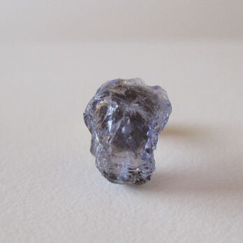 アイオライトの原石ピアス／Tanzania 片耳 14kgfの画像