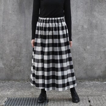 【 N様専用 】上品で大人な色合い ブロックチェック ギャザースカート（モノトーン）白 × 黒 起毛の画像
