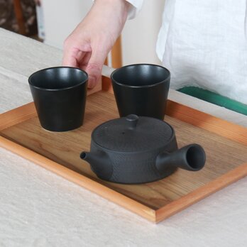 お二人分のお茶を淹れるのに「煎茶が美味しく飲める平型急須」　玉光窯さんのつくる常滑急須・横手・柄・湯呑み2つのセットの画像