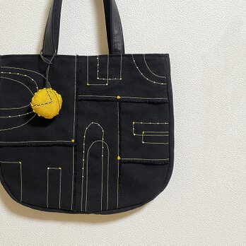 M様オーダー/幾何学刺繍の黒いかばんの画像