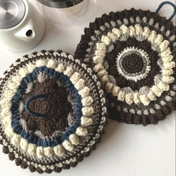 【セット】ウール100%　かぎ針編みのティーコゼーとポットマット　毛糸　編み物　ニット　帽子型　ポットカバー　鍋敷きの画像
