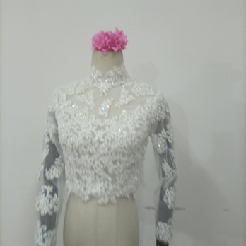 大人気上昇!ウエディングドレス 可憐な花刺繍のトップス　ハイネック　ボレロ 長袖 結婚式 披露宴の画像