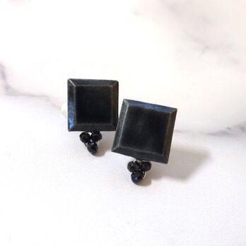 スクエアとblack spinel のピアス/イヤリング（黒）の画像