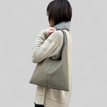 オオカミ少年ミニ：カーキ（KONBU　撥水加工ナイロン素材ワンショルダーバッグ）　受注製作の画像