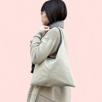 オオカミ少年ミニ：オフベージュ（KONBU　撥水加工ナイロン素材ワンショルダーバッグ）　受注製作の画像