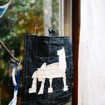 ポジャギタペストリー「四肢の生き物」26×30cm