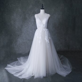 エレガント ウェディングドレス アイボリー ソフトチュール 繊細レース Vネック くるみボタン バックレス 花嫁の画像