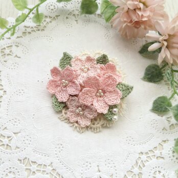 レース編み 桜のブローチの画像