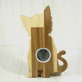 デジタル温・湿度計（時計付）仔猫（座り姿）【木製（アカシア集成材）】（置き・掛け兼用）の画像