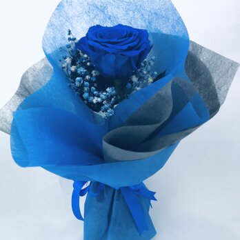 【プリザーブドフラワー／青い薔薇とブルーカスミ草の祝福一輪ラッピング付き】の画像