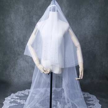 フランス風 ロングベール オフホワイト キラキラのハンドビーディング 繊細レース ウェディングドレスの画像