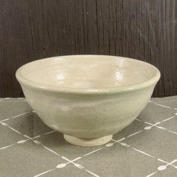 陶器 ご飯茶碗（やや大）藁白釉【240109】の画像