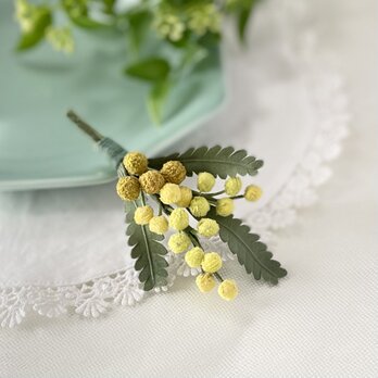 布花　やっぱりかわいいミモザのコサージュの画像