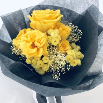 プリザーブドフラワー/黄色の薔薇とイモーテルの花束（花束ラッピング）の画像
