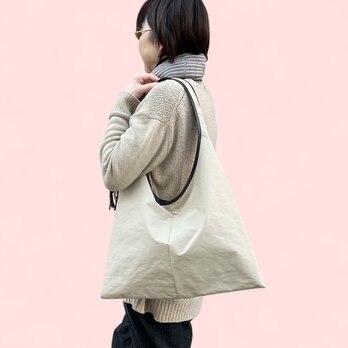 オオカミ少年：オフベージュ（KONBU　撥水加工ナイロン素材ワンショルダーバッグ）　受注製作の画像