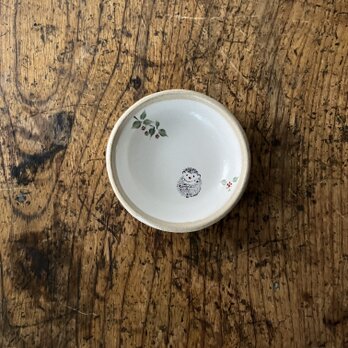 白化粧色絵豆皿　ハリネズミの画像