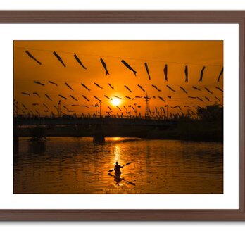 【額付アート写真/A3サイズ】KOINOBORI AND CANOE IN ORANGE（オレンジの中の鯉のぼりとカヌー）の画像