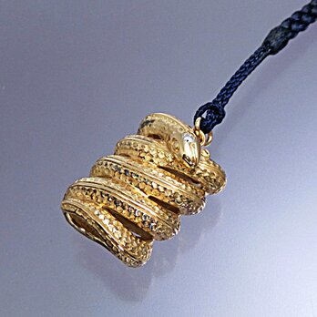 江戸彫金：銀製・天然ダイヤモンド入り（０．０３ｃｔ）純金仕上『蛇』の根付　【あなたの誕生石もセット出来ます。】の画像