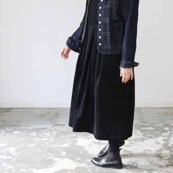 【SM・ML】コーデュロイ 後ろ姿が可愛いバックボタン　ジャンパースカート【ブラック】の画像