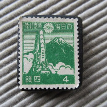 日本　4銭　八紘塔と富士　切手ブローチ9268の画像