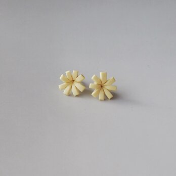 Yellow mini flowers /ピアスの画像