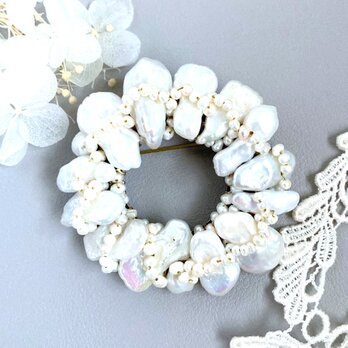 淡水ケシ真珠のリースブローチ＊オフホワイト