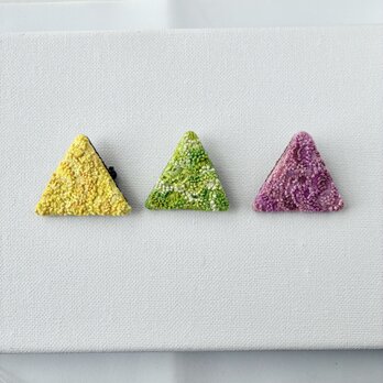 " 刺繍三角つぶつぶブローチ"  〜 春の３色〜