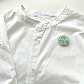 "ぷっくりミントグリーン" ビーズ刺繍ブローチの画像