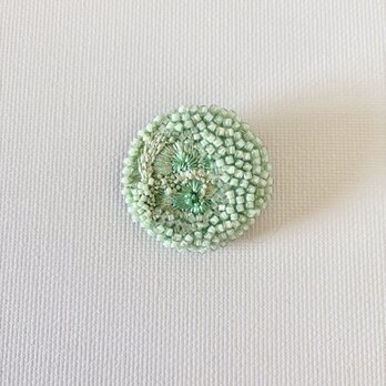 "ぷっくりミントグリーン" ビーズ刺繍ブローチ