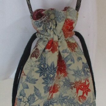７５７９　花柄の正絹の着物で作った巾着型ポシェット　＃送料無料の画像
