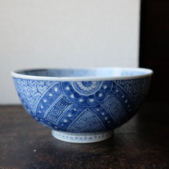 ラーメンを食べたくなる◇総柄で可愛い。伊万里　花文染付総柄大鉢　碗　骨董/antiques　丁寧な暮らしに。幕末〜明治期の画像