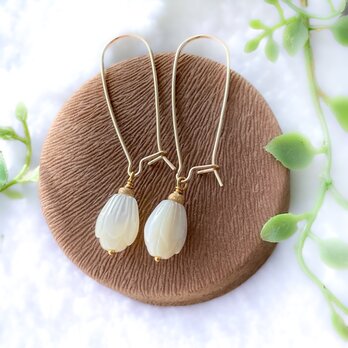 スノードロップ - 希望の蕾｜白蝶貝のフラワーピアス 14kgf ギフトボックス入り