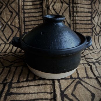 黒い土鍋の画像