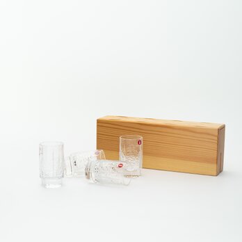 Kuusi｜shot glasses and a wooden boxの画像