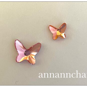 スワロフスキー　二羽の蝶　ピンク系2色　幸運の　小さめ　ピンブローチ】ラペルピン　お子様のコートにも　大小２個セットの画像