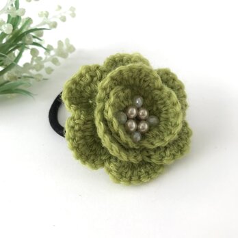 毛糸編み ヘアゴム フラワー　黄緑 若草色 グリーン かぎ針編み 花の画像