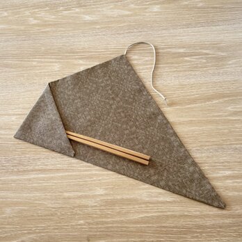 【1点もの】着物地ので作る箸袋・カトラリーホルダー -絹紬着物地 薄茶に菱と十字絣模様（ヴィンテージ） P-226の画像
