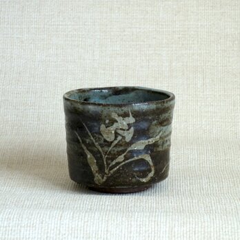 筒茶碗（花紋 鉄絵）の画像