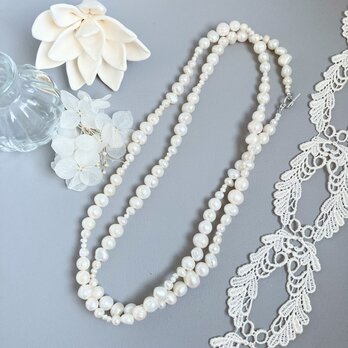 【オフホワイト】バロック淡水真珠のロングネックレスの画像