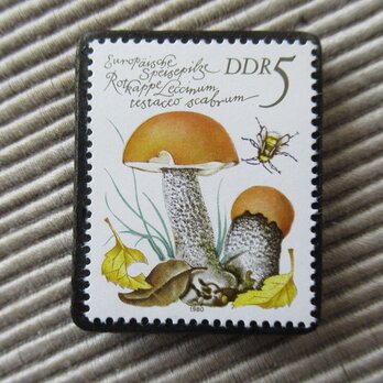 ドイツ　きのこ切手ブローチ9385の画像