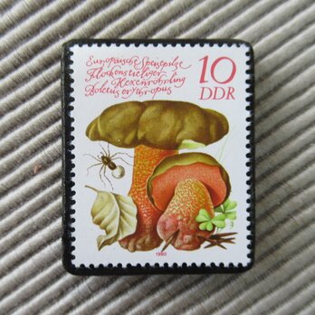ドイツ　きのこ切手ブローチ9386の画像