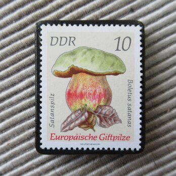 ドイツ　きのこ切手ブローチ9392の画像